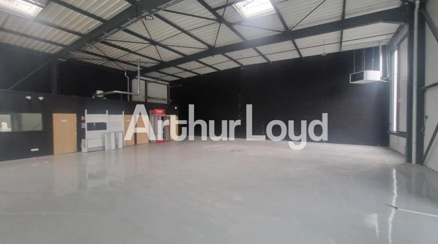 Local d'activités dans Cormelles-le-Royal à vendre Photo intérieure– Image 1 sur 5