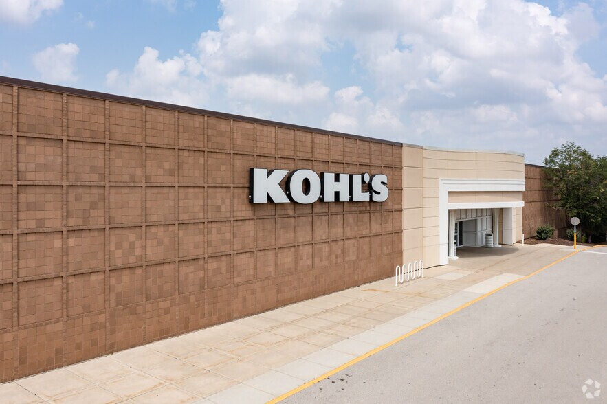 2920-2970 Finley Rd, Downers Grove, IL à louer - Photo de l’immeuble – Image 2 sur 8