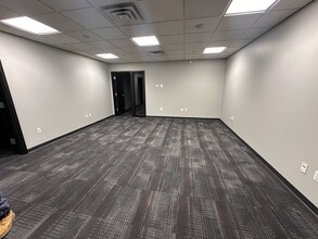 4595 Broadmoor Ave SE, Grand Rapids, MI à louer Photo intérieure– Image 1 sur 5