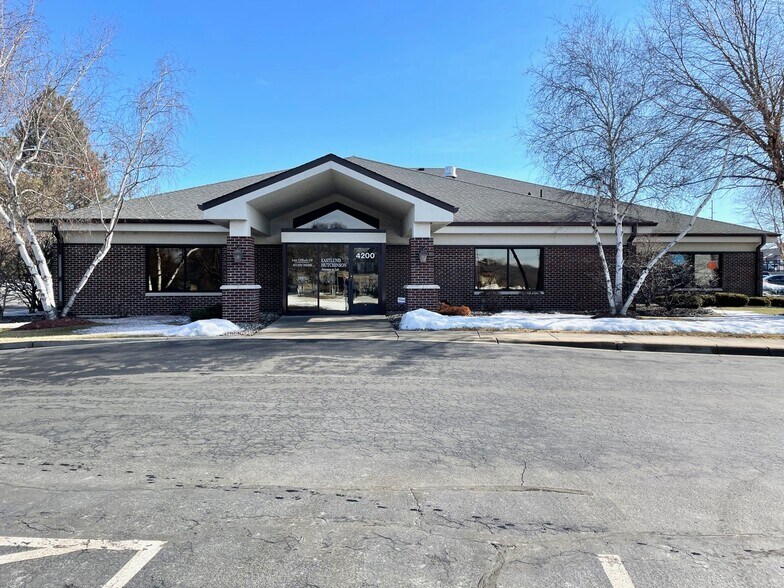 4200 Egan Dr, Savage, MN à louer - Photo de l’immeuble – Image 1 sur 35