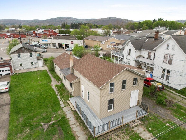 8 S Liberty Ave, Endicott, NY à vendre - Photo principale – Image 1 sur 24