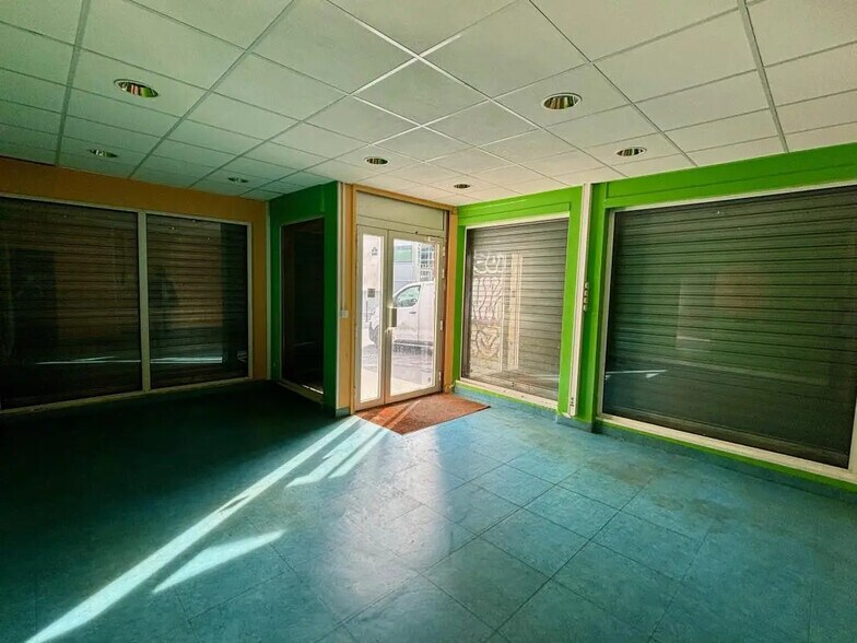 Local commercial dans Paris à louer - Photo de l’immeuble – Image 1 sur 5