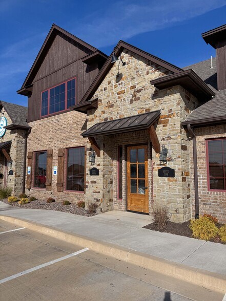 1201 Magnolia Ct, Moore, OK à louer - Photo de l’immeuble – Image 3 sur 12