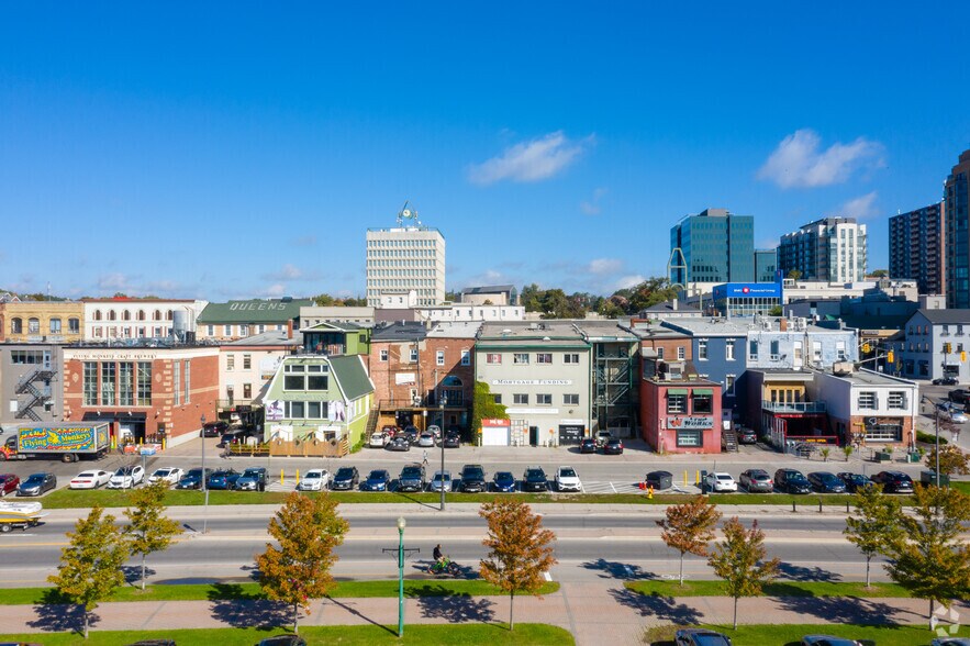 120 Dunlop St E, Barrie, ON à louer - Photo principale – Image 1 sur 5