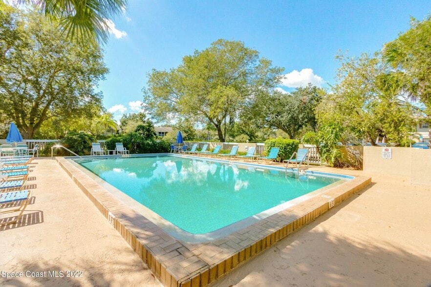 1656 Sunny Brook Ln NE, Palm Bay, FL à vendre - Photo de l’immeuble – Image 1 sur 7