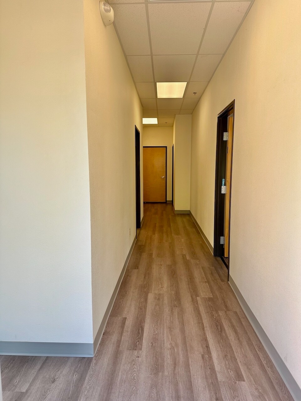 155 Spring Hill Dr, Grass Valley, CA à louer Photo intérieure– Image 1 sur 12