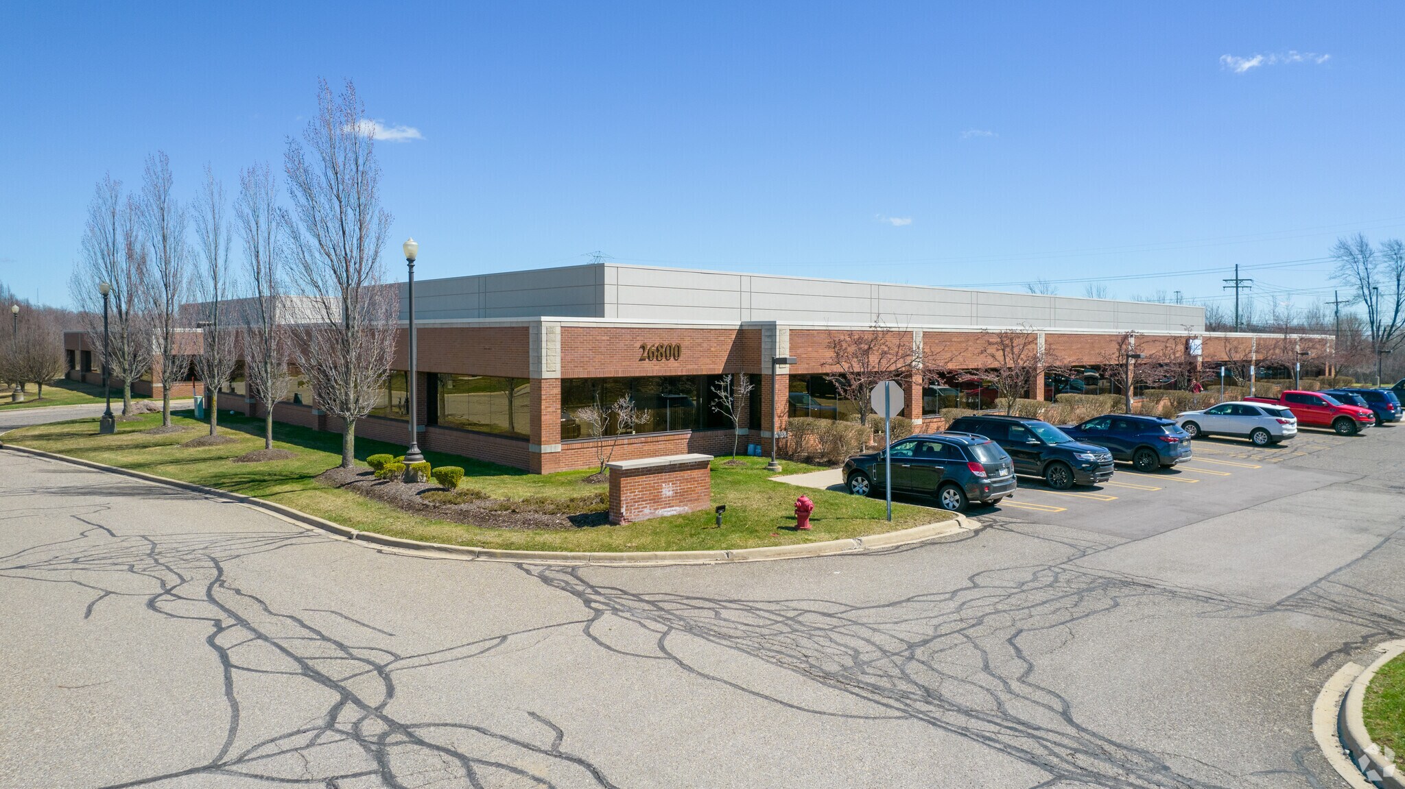 26800 Meadowbrook Rd, Novi, MI à louer Photo principale– Image 1 sur 7