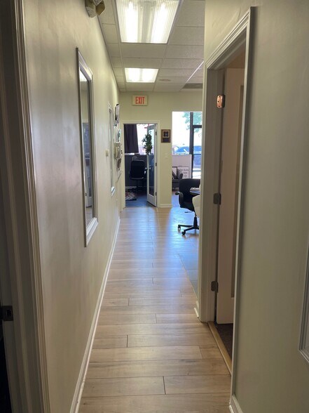 142 Market Sq, Newington, CT à louer - Photo intérieure – Image 2 sur 10