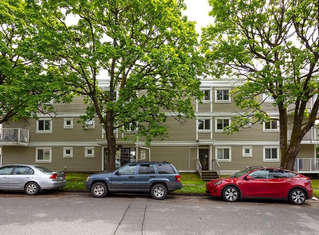 8690 Montcalm St, Vancouver, BC à vendre - Photo de l’immeuble – Image 2 sur 3