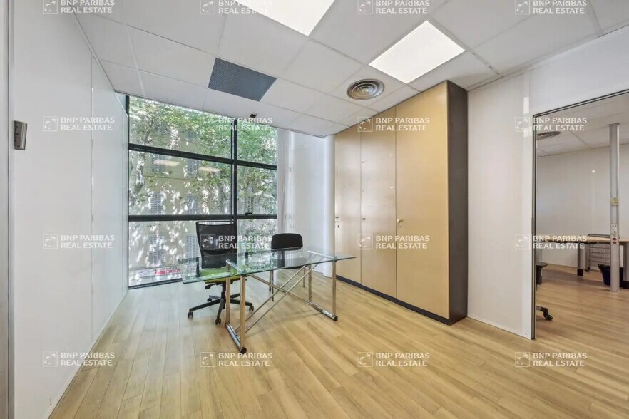 Bureau dans Marseille à vendre - Photo de l’immeuble – Image 2 sur 17