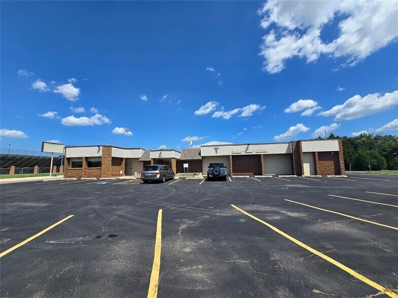 320 N Service Rd, Moore, OK à vendre - Photo de l’immeuble – Image 2 sur 15