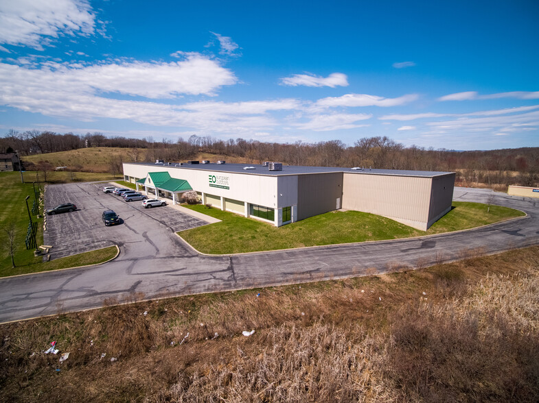 2596 Route 17m, Goshen, NY à louer - Photo de l’immeuble – Image 1 sur 6