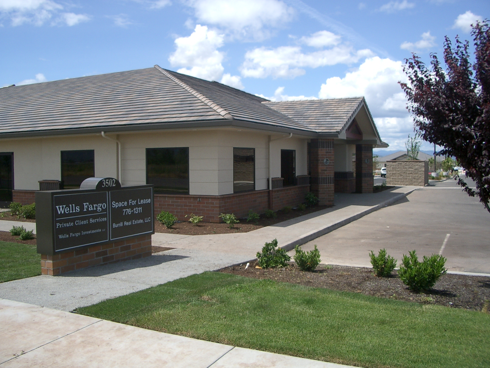 3502 Excel Dr, Medford, OR à louer Photo de l’immeuble– Image 1 sur 4
