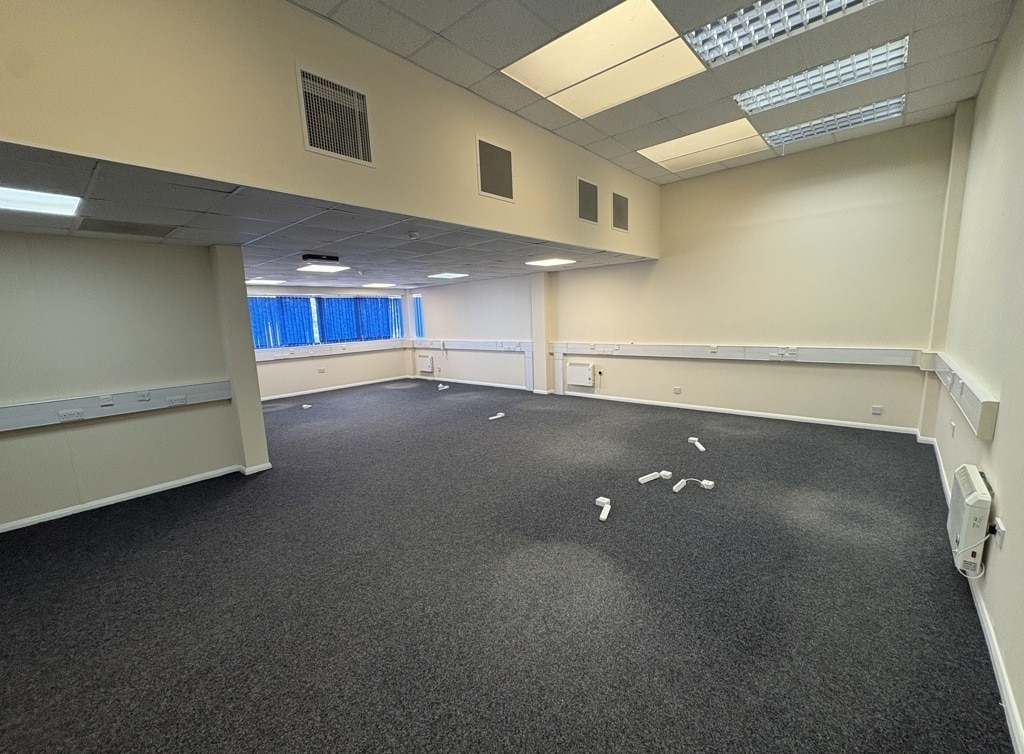 25 Ensign Way, Southampton, HAM SO31 4RA - Lot 20 - - Photo intérieure - Image 1 of 5