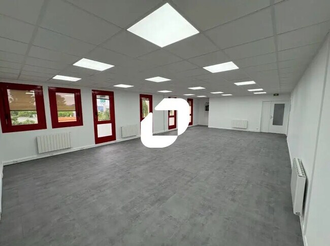 Plus de détails pour Bureau, Local d'activités à louer