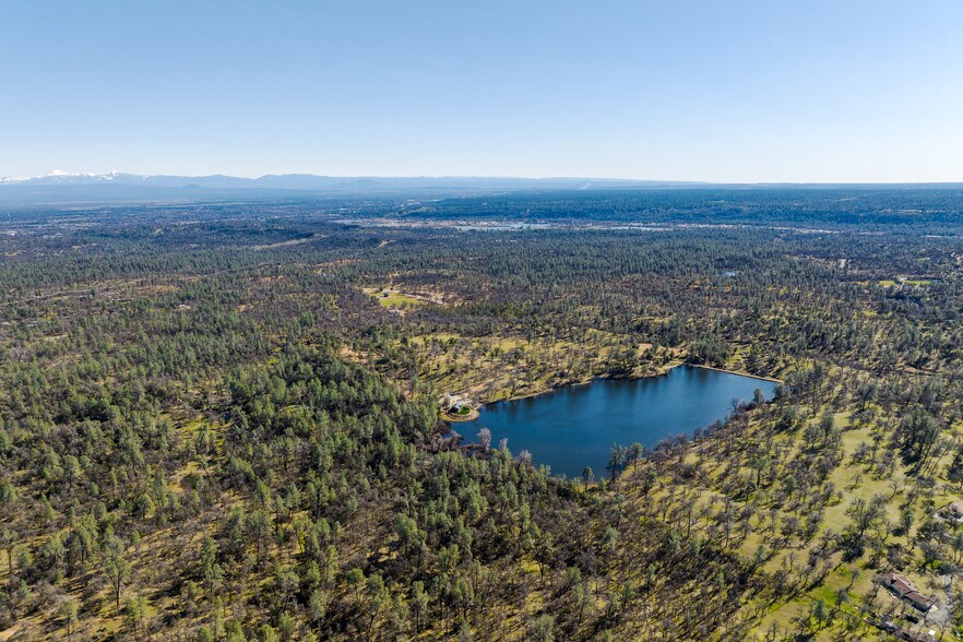 8499 Simmons Rd, Redding, CA à vendre - Photo de l’immeuble – Image 3 sur 41