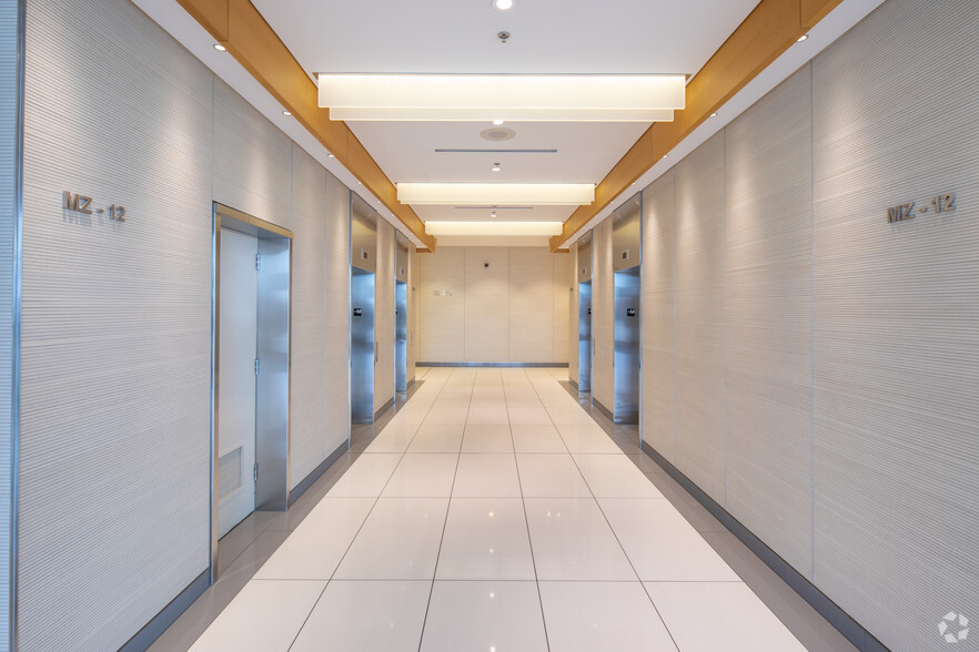 200 Granville St, Vancouver, BC à louer - Hall d’entrée – Image 2 sur 15