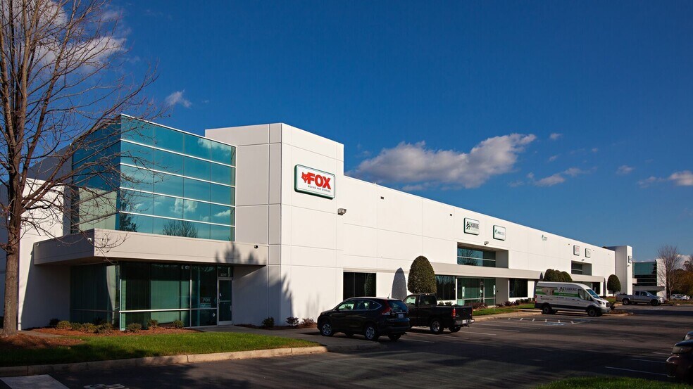 2121 Distribution Center Dr, Charlotte, NC à louer - Photo de l’immeuble – Image 3 sur 9