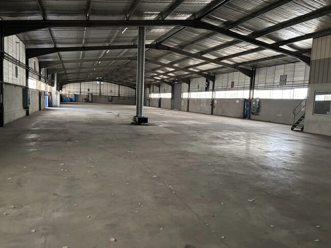 Plus de détails pour Industriel/Logistique à louer