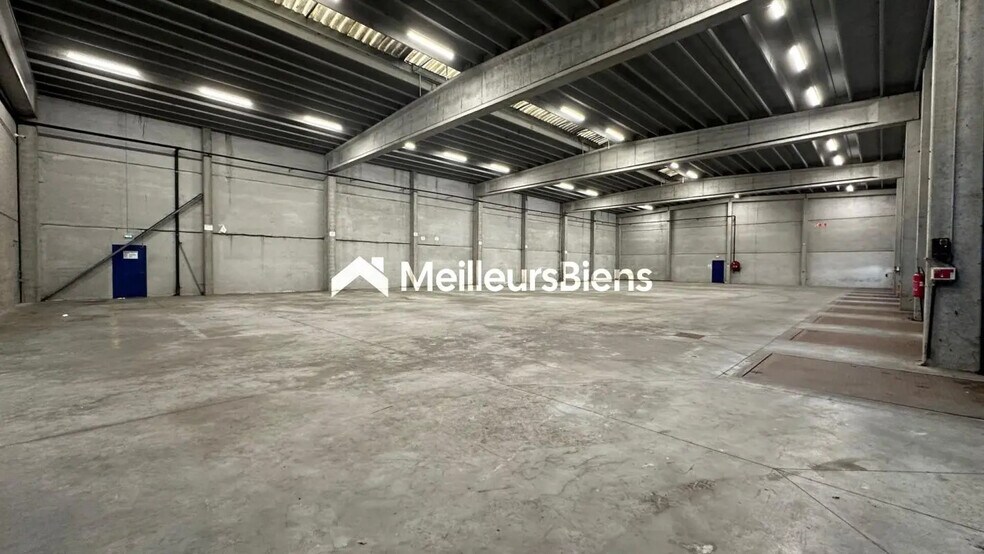 Industriel/Logistique dans Roncq à vendre - Photo de l’immeuble – Image 2 sur 9