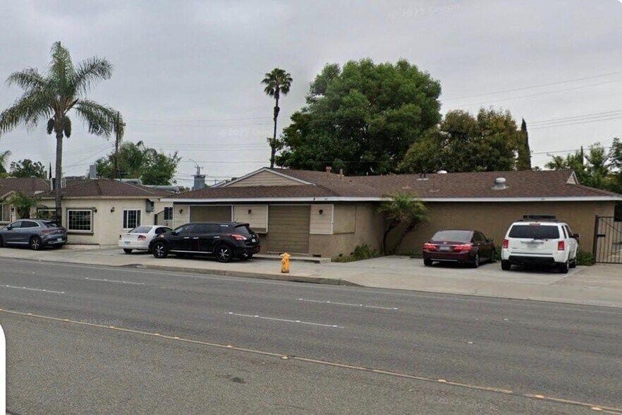 200 N Brookhurst St, Anaheim, CA à vendre - Photo de l’immeuble – Image 2 sur 3