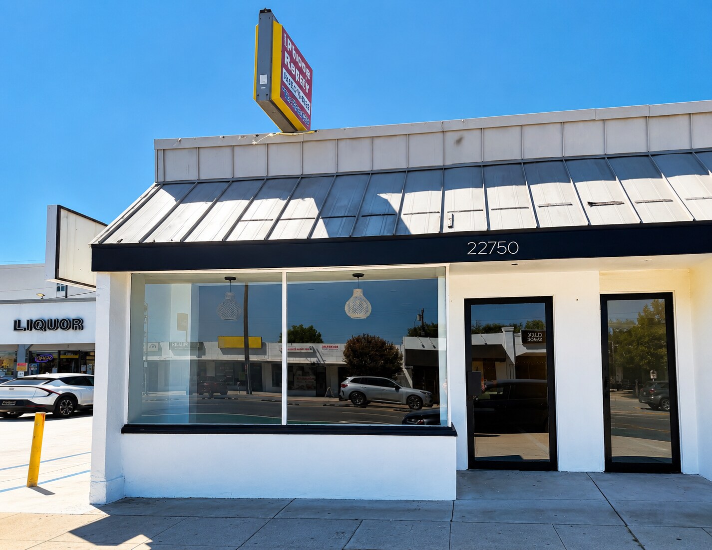 22750-22754 Ventura Blvd, Woodland Hills, CA à louer Photo de l’immeuble– Image 1 sur 11