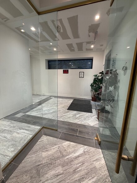3915 Flatlands Ave, Brooklyn, NY à louer - Photo de l’immeuble – Image 3 sur 14