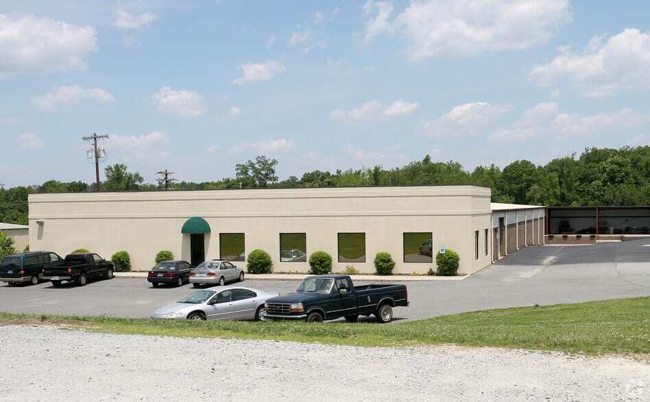 13 Stanley Dr, Thomasville, NC à louer - Photo de l’immeuble – Image 3 sur 5