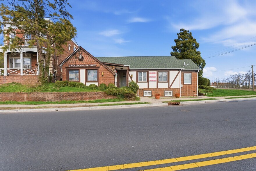 630 Florida Grove Rd, Perth Amboy, NJ à vendre - Photo de l’immeuble – Image 3 sur 38
