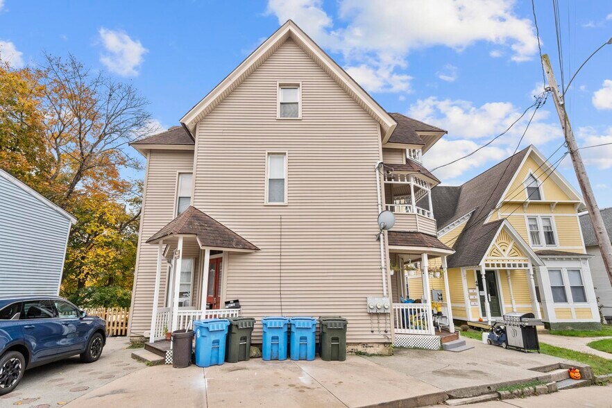 53 Cliff St, Norwich, CT à vendre - Photo principale – Image 1 sur 1