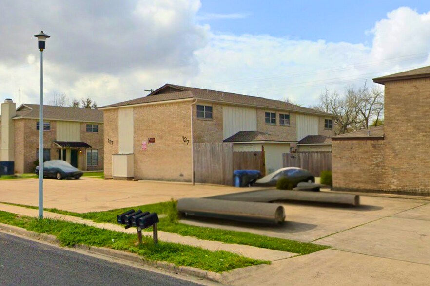 127 Regency Ave, Victoria, TX à vendre - Photo de l’immeuble – Image 3 sur 14