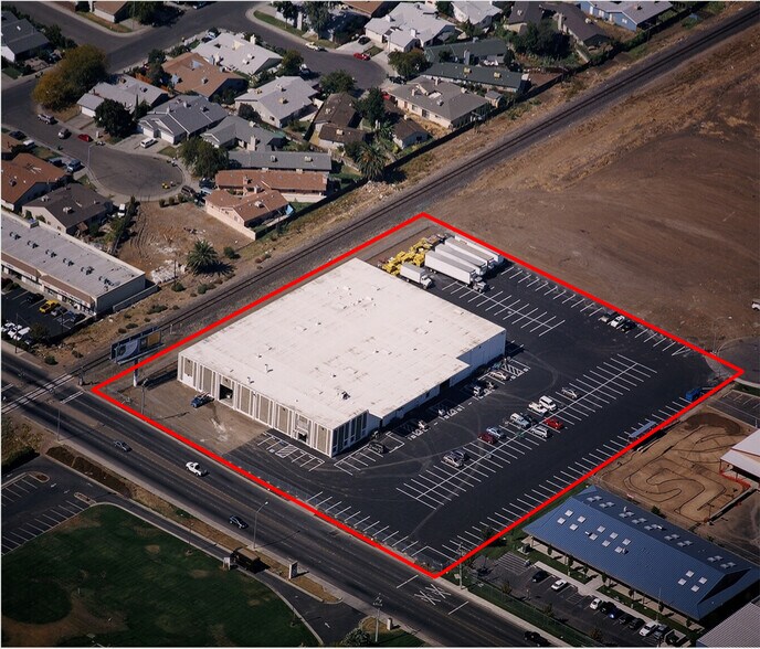 1075 E Bianchi Rd, Stockton, CA à vendre - Photo de l’immeuble – Image 2 sur 2