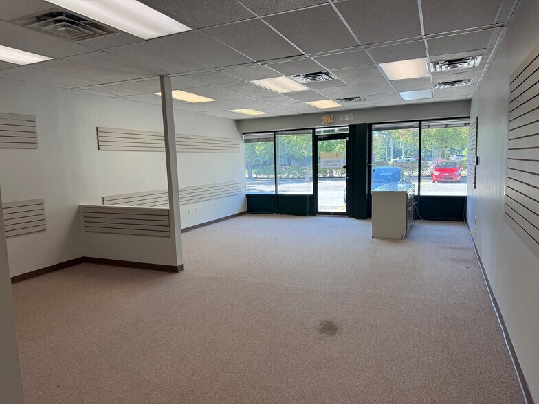 3310 Hickory Rd, Mishawaka, IN à louer - Photo de l’immeuble – Image 2 sur 4