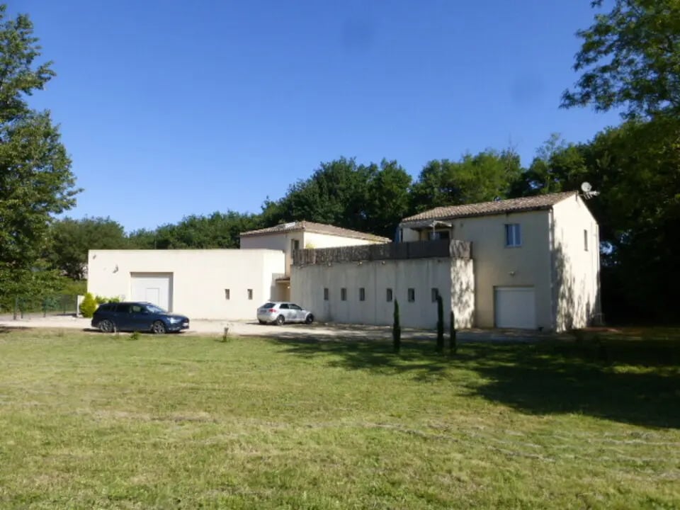 Local d'activités dans Alleins à vendre Photo de l’immeuble– Image 1 sur 5