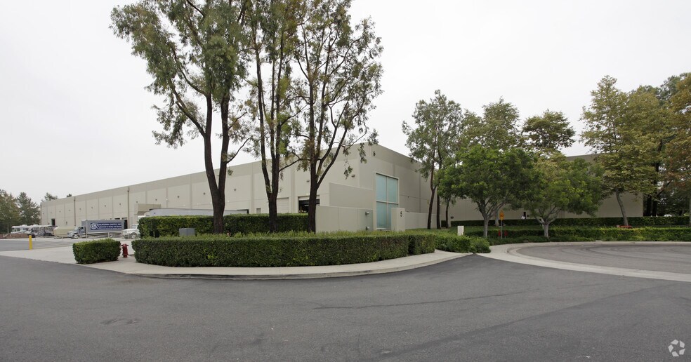 5 Pasteur, Irvine, CA à louer - Photo de l’immeuble – Image 2 sur 9