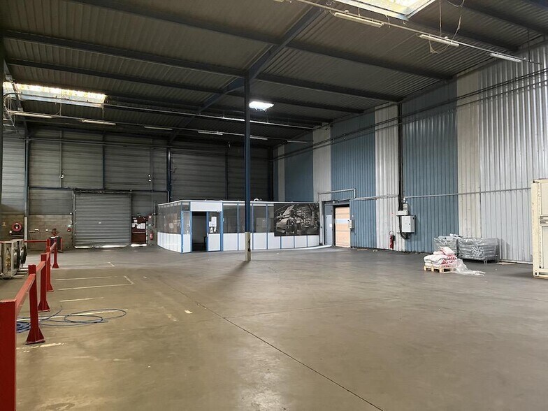 Bureau dans Saint-Étienne-Du-Rouvray à louer - Photo de l’immeuble – Image 3 sur 12
