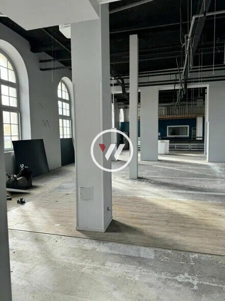 Local d’activités dans Compiègne à louer - Photo de l’immeuble – Image 3 sur 4