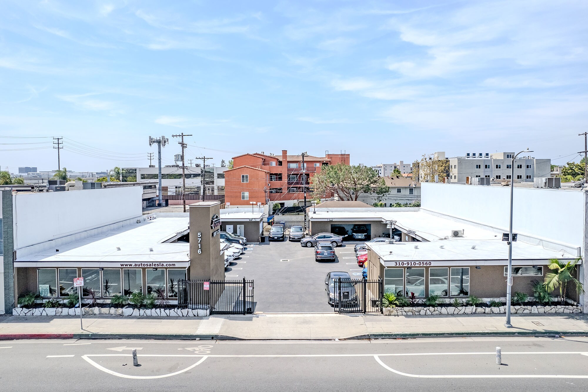 5716 W Manchester Ave, Los Angeles, CA à vendre Photo de l’immeuble– Image 1 sur 23