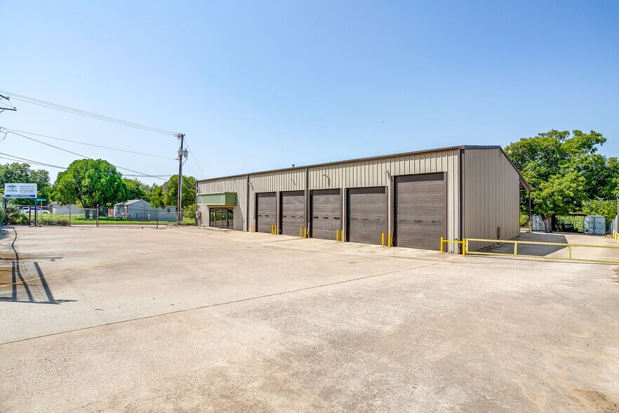 3040 Ramona Dr, Fort Worth, TX à louer - Photo de l’immeuble – Image 2 sur 44