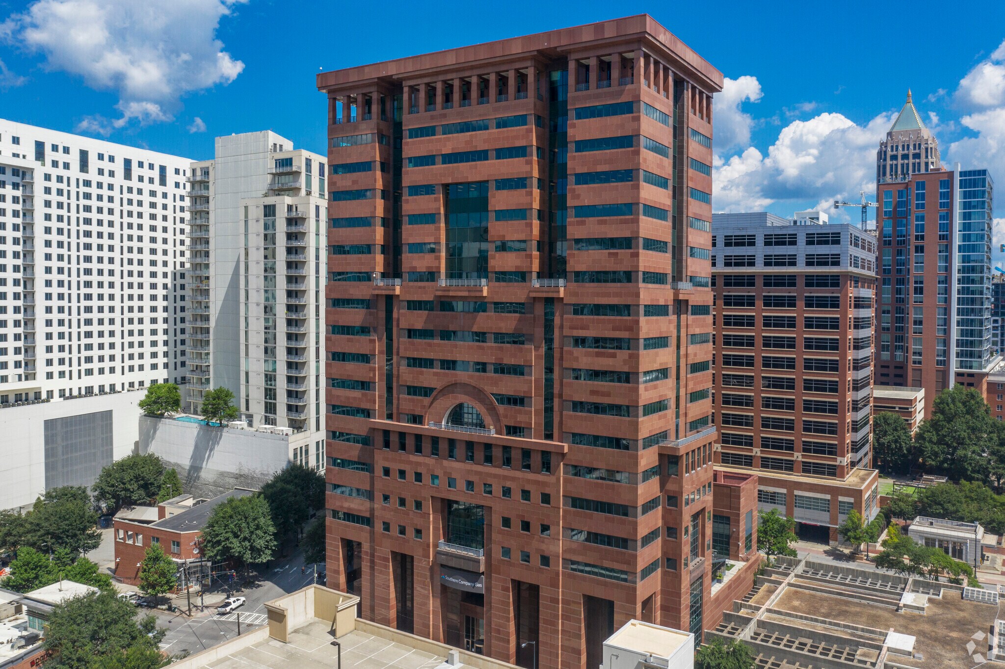 10 Peachtree Pl NE, Atlanta, GA à louer Photo de l’immeuble– Image 1 sur 5