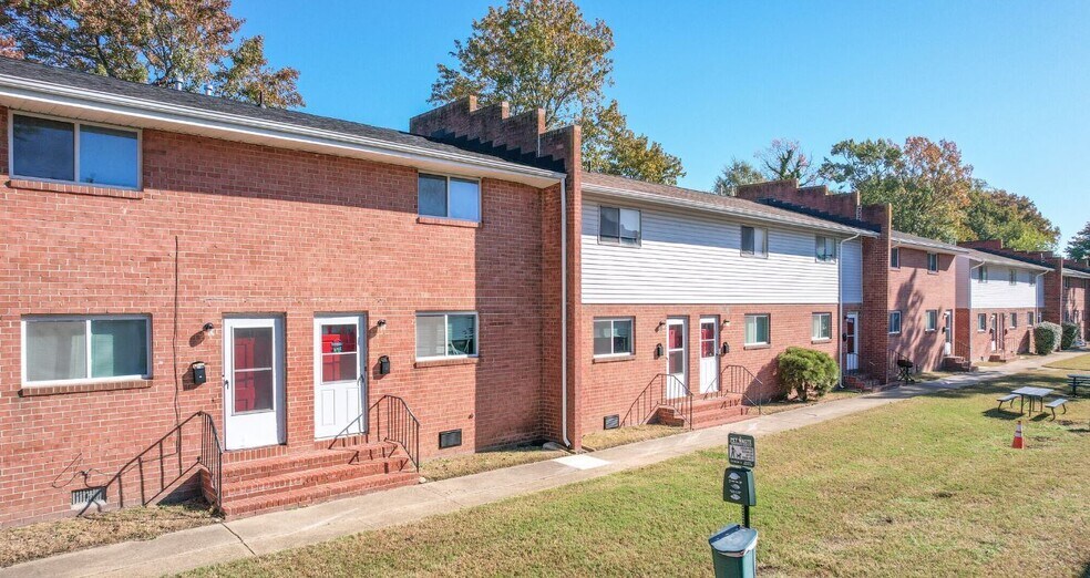 1625 W Pembroke Ave, Hampton, VA à vendre - Photo de l’immeuble – Image 3 sur 12