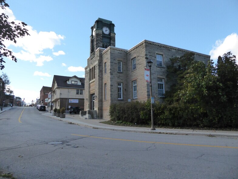 72 Mill St, Halton Hills, ON à vendre - Photo de l’immeuble – Image 3 sur 15