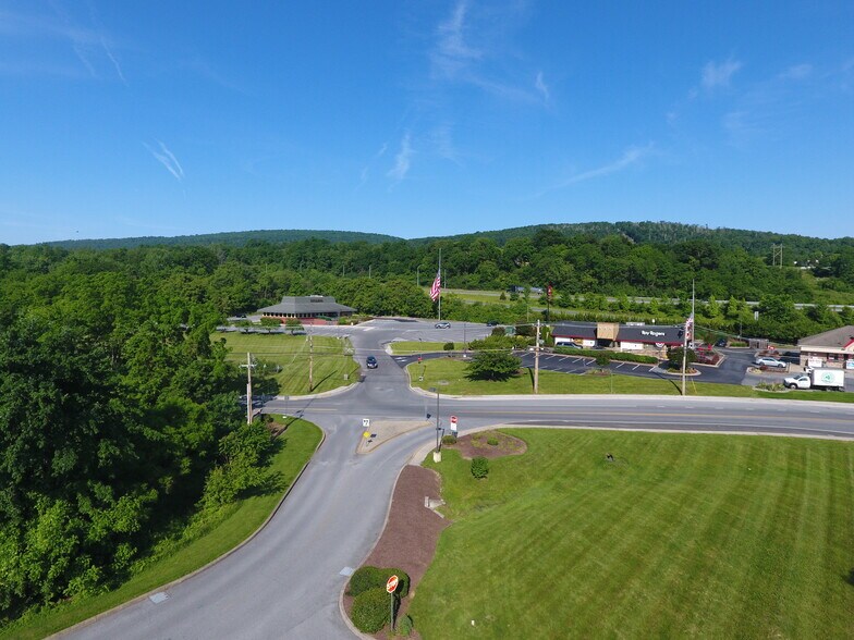 205 Frederick Rd, Thurmont, MD à louer - Photo de l’immeuble – Image 1 sur 5