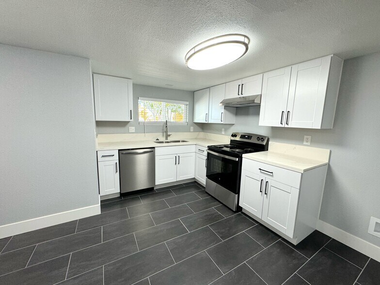 905 Mauldin Ln, Reno, NV à vendre - Photo de l’immeuble – Image 3 sur 32