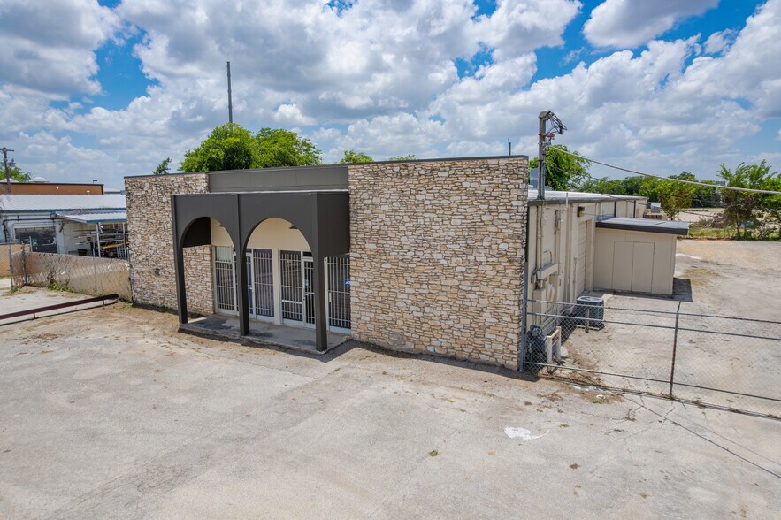 1111 Paulsun St, San Antonio, TX à louer - Photo de l’immeuble – Image 2 sur 17