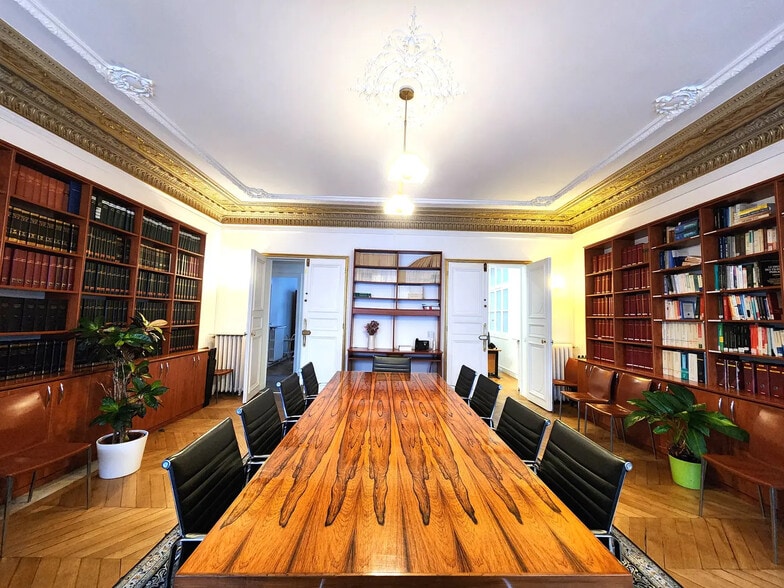 90 Rue D'Amsterdam, Paris à vendre - Photo de l’immeuble – Image 2 sur 30