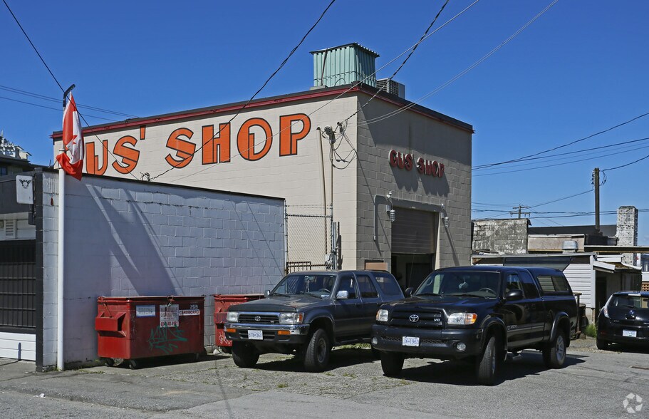 13525 King George Blvd, Surrey, BC à vendre - Photo de l’immeuble – Image 2 sur 4