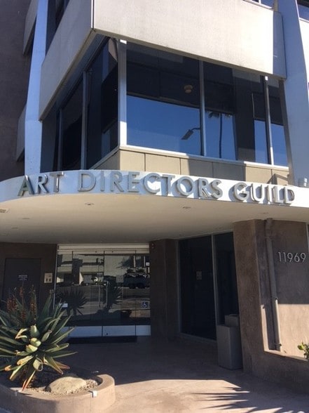 11969 Ventura Blvd, Studio City, CA à louer - Photo de l’immeuble – Image 2 sur 13