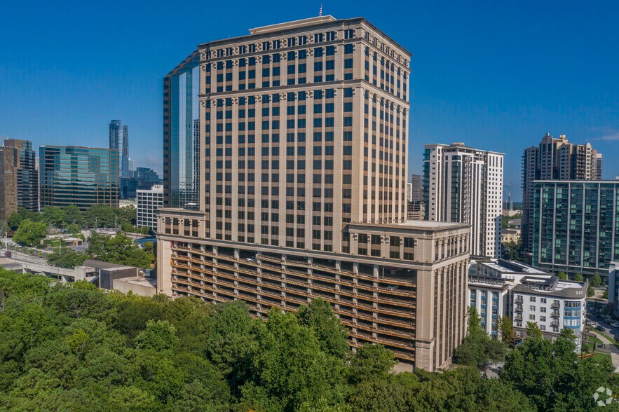 945 E Paces Ferry Rd NE, Atlanta, GA à louer - Photo de l’immeuble – Image 2 sur 17