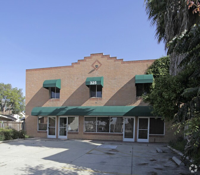 325 E Commonwealth Ave, Fullerton, CA à louer - Photo de l’immeuble – Image 2 sur 3